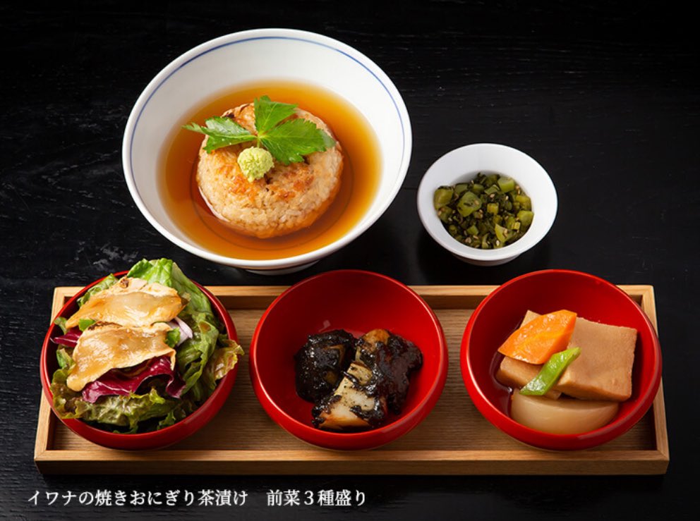 銀座で急な休日友人ランチに困ったら、こちらもおすすめの信州食材の和食。急な予約なら、かたちばかりのコース仕立てよりほっとする定食のほうがずっと満足です。銅窯で炊いたつやつや白米と、信州の岩魚や豚。13階からの開放感と広いお席。接客もとても好印象です。
小布施 寄り付き料理 蔵部・銀座