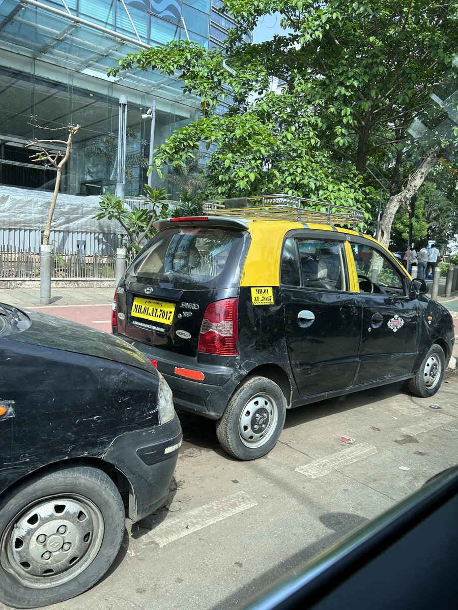 radhikaz's tweet photo. Taxis without any drivers parked on a BKC main road in G block obstructing traffic opposite diamond bourse. Morning at 9.30am on 5th June. Pls take action @MTPHereToHelp https://t.co/Opk4DjS9bR