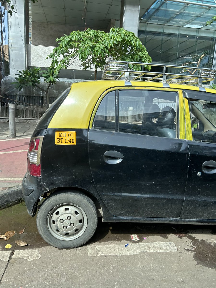 radhikaz's tweet photo. Taxis without any drivers parked on a BKC main road in G block obstructing traffic opposite diamond bourse. Morning at 9.30am on 5th June. Pls take action @MTPHereToHelp https://t.co/Opk4DjS9bR
