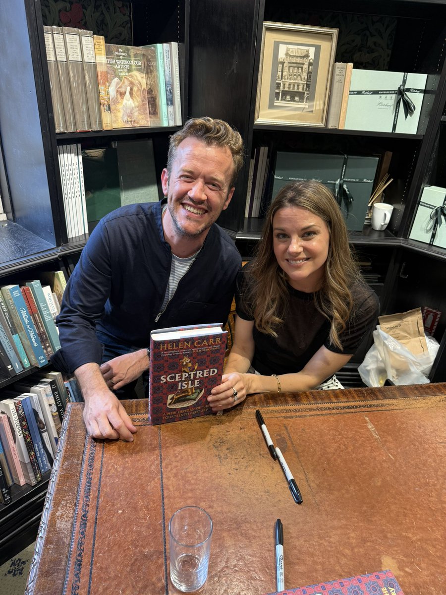 Fantastic night celebrating the launch of “Sceptred Isle” by <a href="/HelenhCarr/">Helen Carr</a>. Her flair for engaging narrative combined with fresh insight is on display again. Cant wait to put it into our curriculum. <a href="/Hatchards/">Hatchards</a>