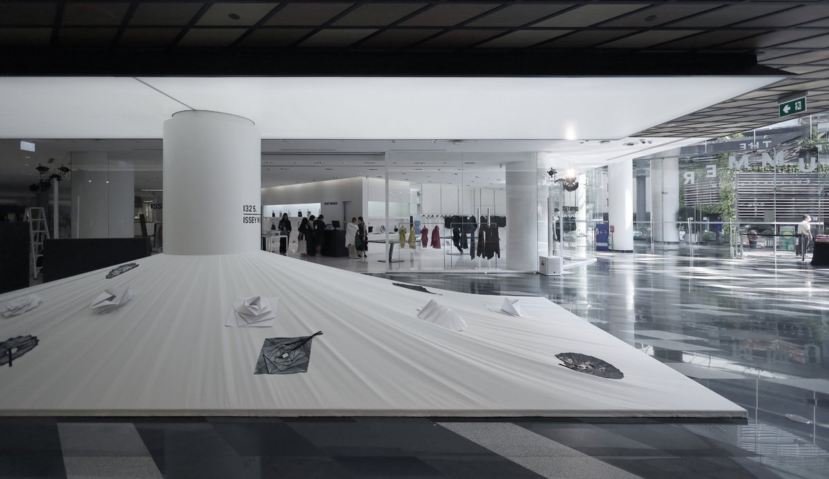 ryujinakamura_i's tweet photo. 132 5. ISSEY MIYAKEによるバンコクでの「Landscape of Structure」展の空間を設計させていただきました。
https://t.co/TNGF8uJDeI https://t.co/slTphLIVdM