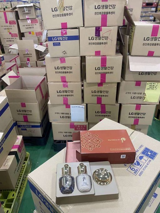 今日は友達の化粧品倉庫に来て、化粧品の自由を実現できました😊