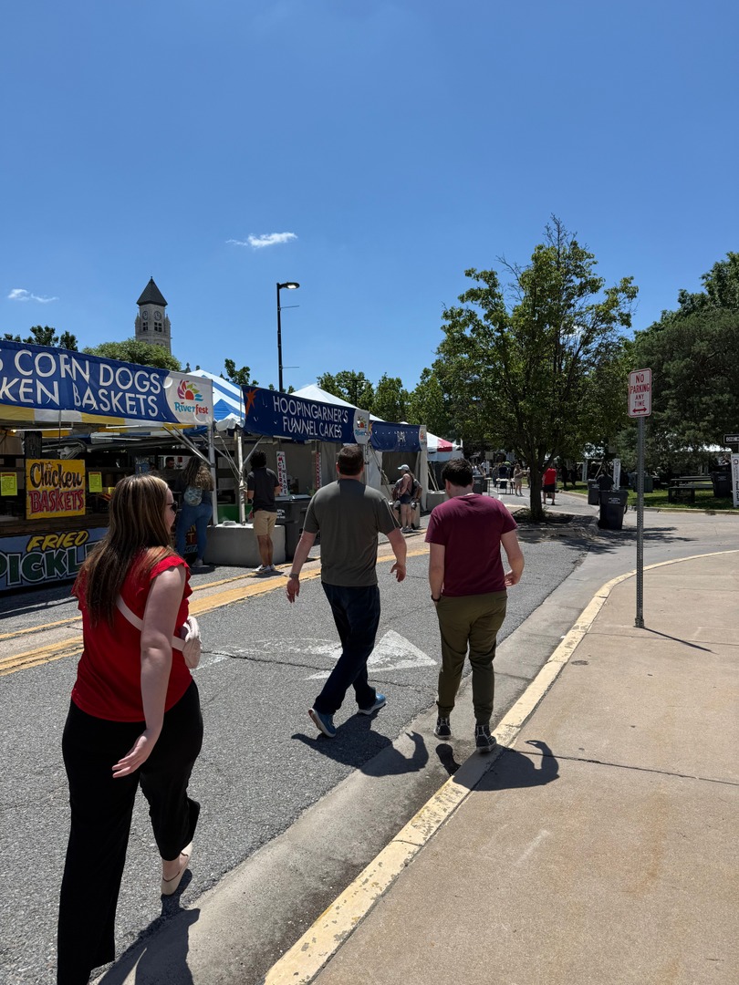MarketingPano's tweet photo. May has been a month full of Cinco de Mayo celebrations, inspirational notes from the boss man, sweet treats, Riverfest activities, and, of course, some good honest work! See you next year, May — it's been a pleasure! 🇲🇽 📑 🍭 📁 🌊 🖥️ ⌨️ https://t.co/nE52AKfric