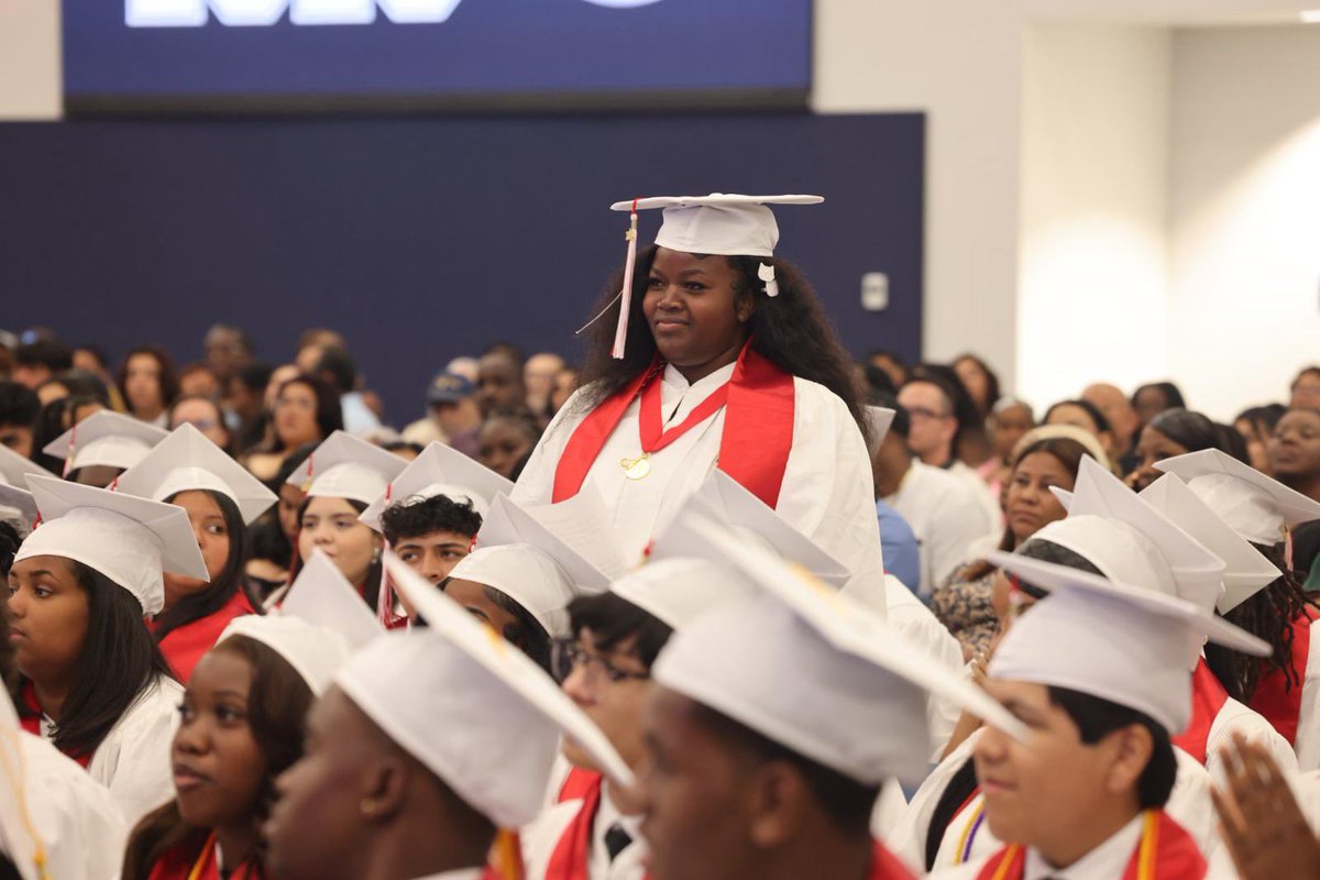 MDCPS's tweet image. That’s a wrap on graduation season!

Congratulations to the @miamiedisonsr #Classof2025. Your journey has led you to this moment, and what a way to finish strong! The future is yours to shape. #MDCPSGrad #YourBestChoiceMDCPS