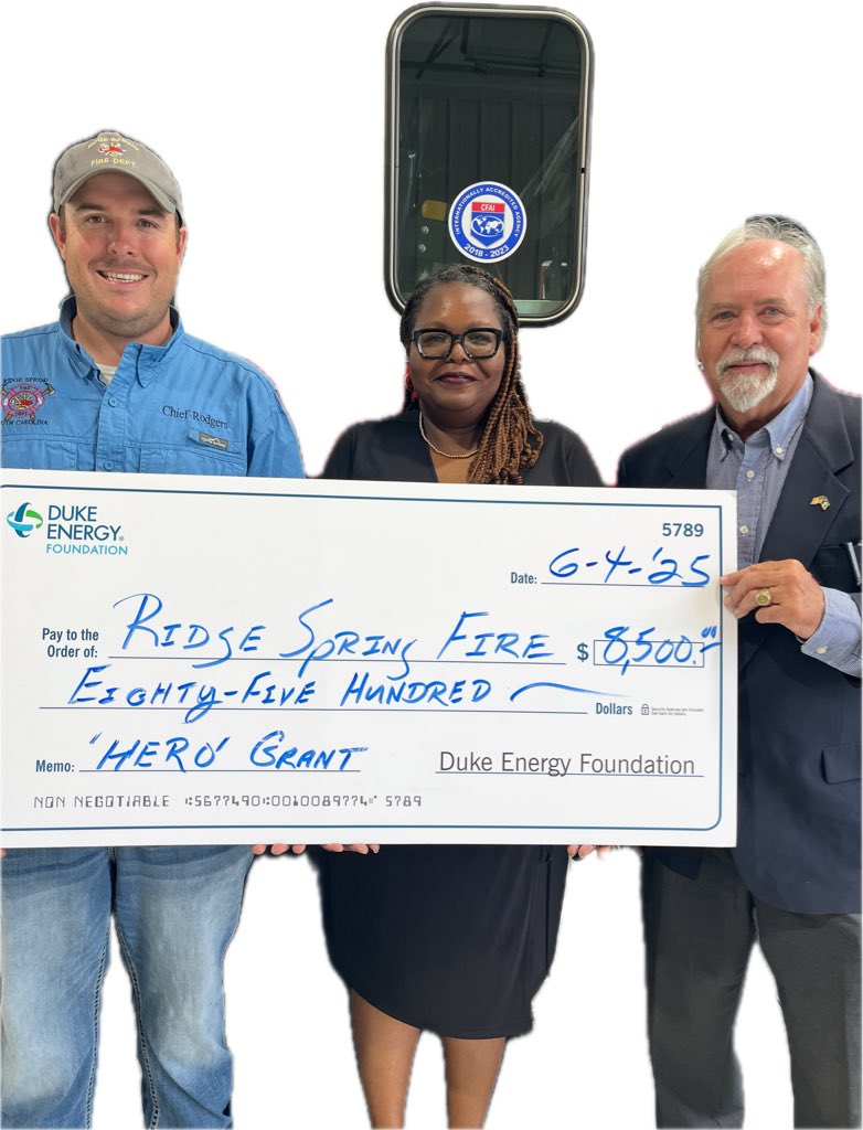TheoLane13's tweet image. Great being w/ Chief Rodgers & @ridge_spring Town Council tonight to present @DukeEnergy @DukeEnergySC Foundation ‘Hero Grant’ award. These funds will replenish equipment deficits created by #HurricaneHelene response in #SaludaCountySC