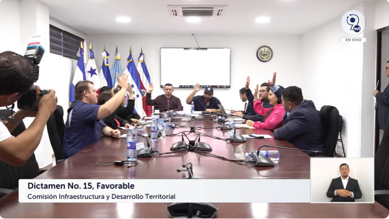 Comisión legislativa emite dictamen para gestionar mercados y locales comerciales guana.link/9EluGn