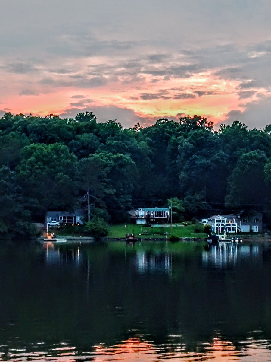 Quick trip to the lake to remove buoys and lights from the floater, preparing for the new floater arrival. The sunset didn't disappoint.