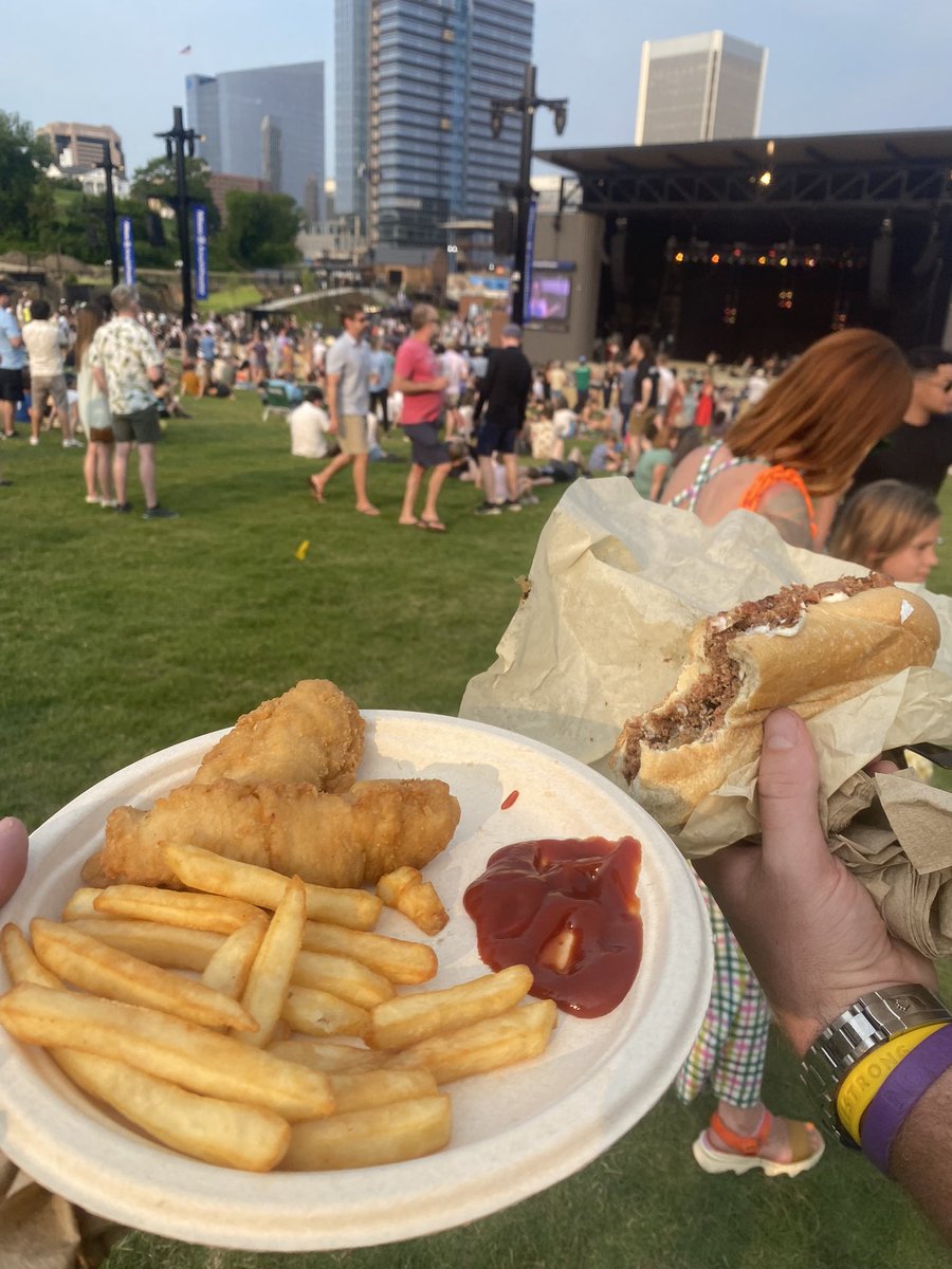 BG69guy's tweet image. How can you not get romantic about chicken tenders and ketchup?