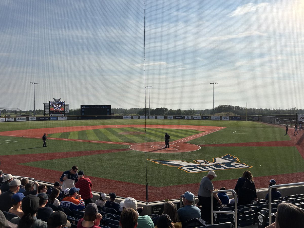 Beautiful night for baseball. ⁦<a href="/SylvanLakegulls/">Sylvan Lake Gulls</a>⁩
