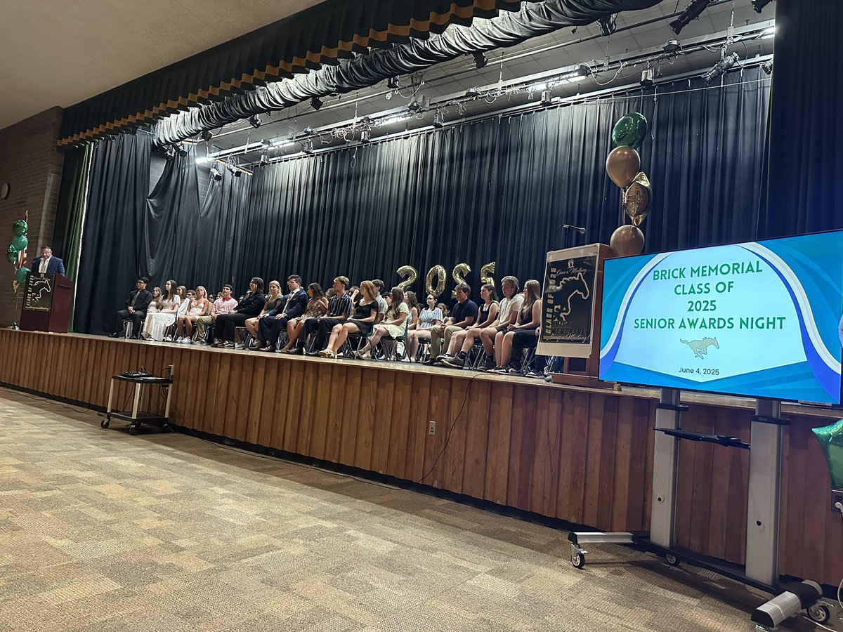 Tonight we celebrated the achievements of the Class of 2025 at Senior Awards Night! 💚💛 Congratulations to all of our incredible Mustangs recognized this evening! #SeniorAwards #MustangPride #ClassOf2025