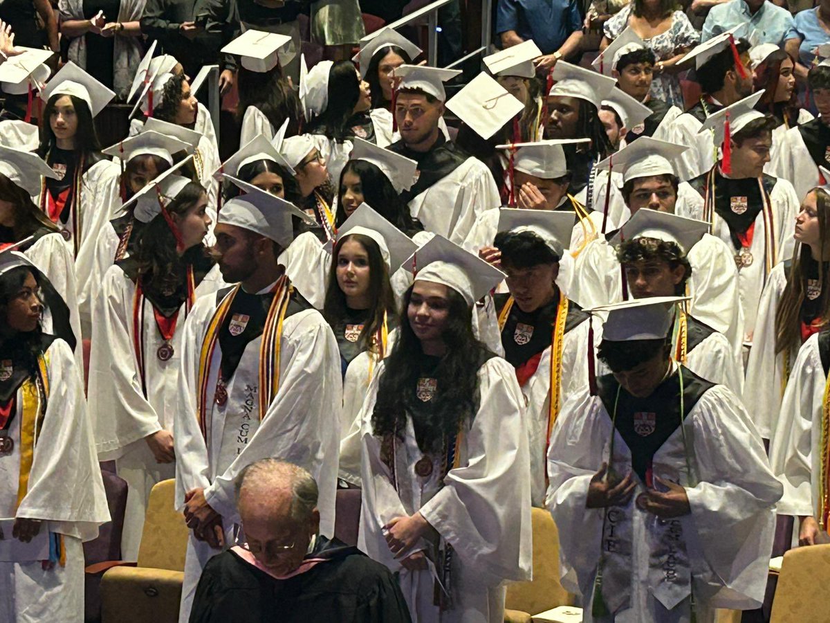SuptDotres's tweet image. Hats off to the outstanding #Classof2025 from @CIECambridge! Your dedication and perseverance have truly earned this well-deserved celebration. Wishing you continued achievement as you move boldly into the future. #MDCPSGrad #Alumni305 #YourBestChoiceMDCPS