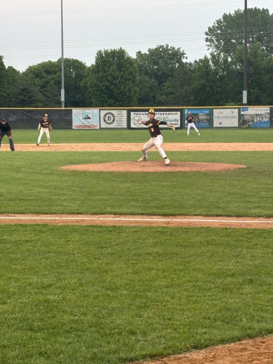 Bottom of the 4th. Eagles trail Rosemount 1-2.