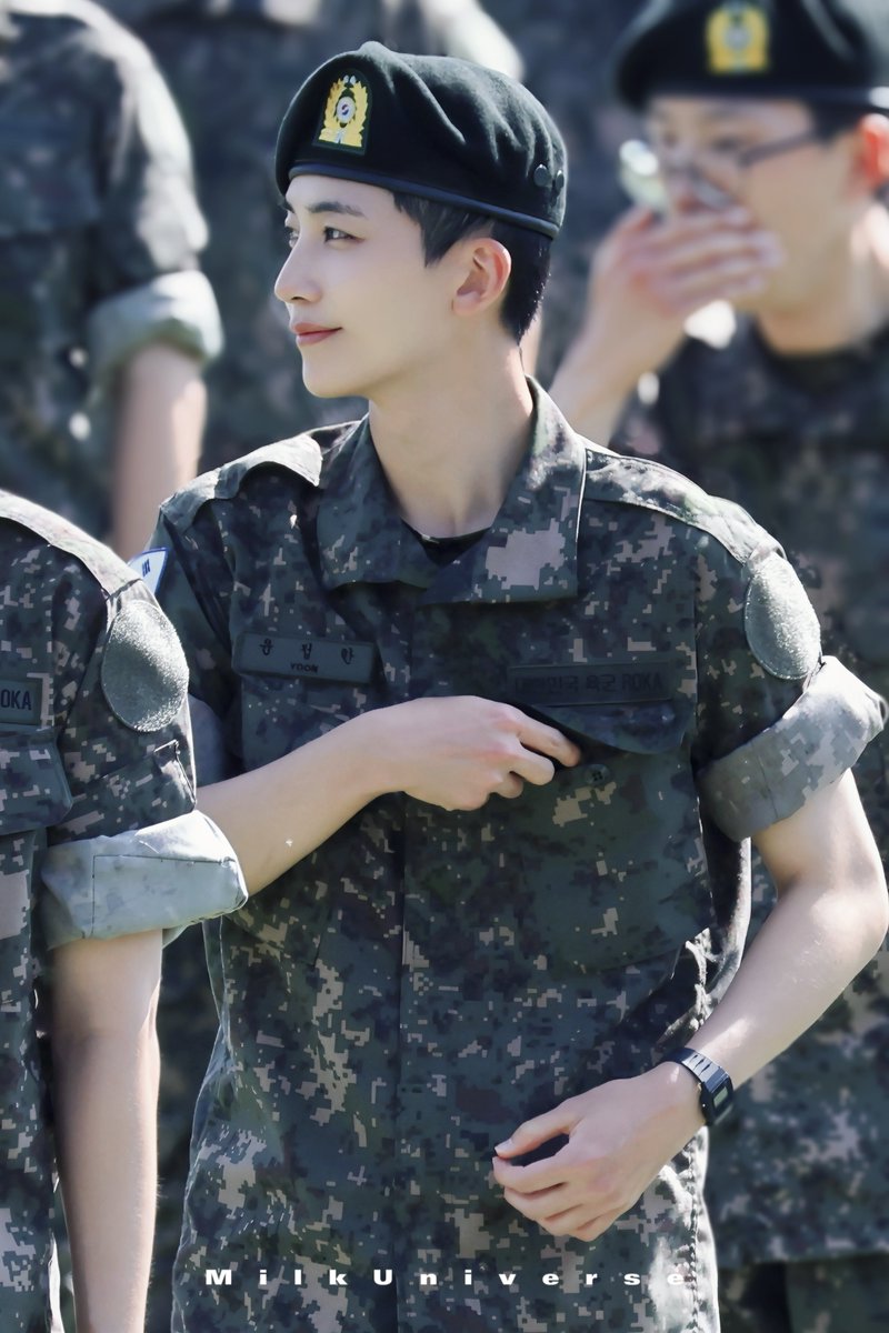 250605

정말 눈에 띄게 잘생겼어용 ㅠㅠ

#JEONGHAN #정한 #尹净汉 
#SEVENTEEN #세븐틴