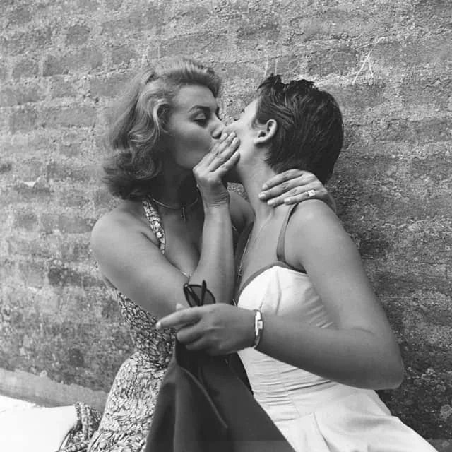 historyinmemes's tweet photo. Sophia Loren and her younger sister Anna Maria Villani sharing an intimate moment in Venice Film Festival of 1955. https://t.co/wKTfH61Wat