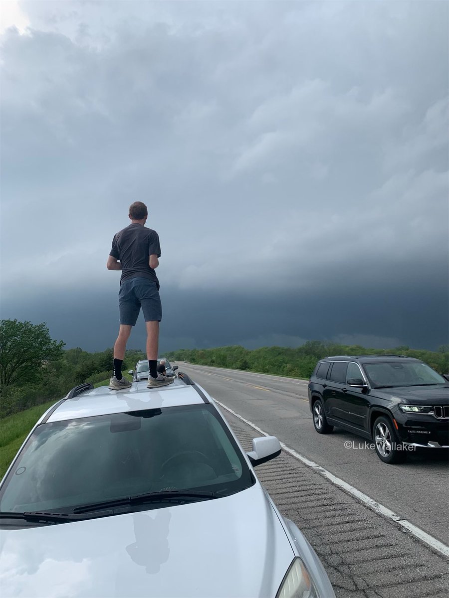 samsteffen28's tweet photo. @kentphotos @wxsarahk @Becca_Furnish @Stormchaser_TS Are you really chasing if you don’t get on your own car? https://t.co/99NfihkOOF