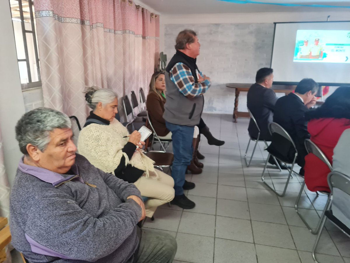✅️ CONSEJO COMUNAL DE SEGURIDAD PÚBLICA :
En la sede social de la Villa Don José Miguel, se llevó a cabo una nueva sesión del Consejo Comunal de Seguridad Pública. 

✅️ La reunión fue encabezada por la alcaldesa Zandra Maulén y el director de Seguridad Pública, José Freire: