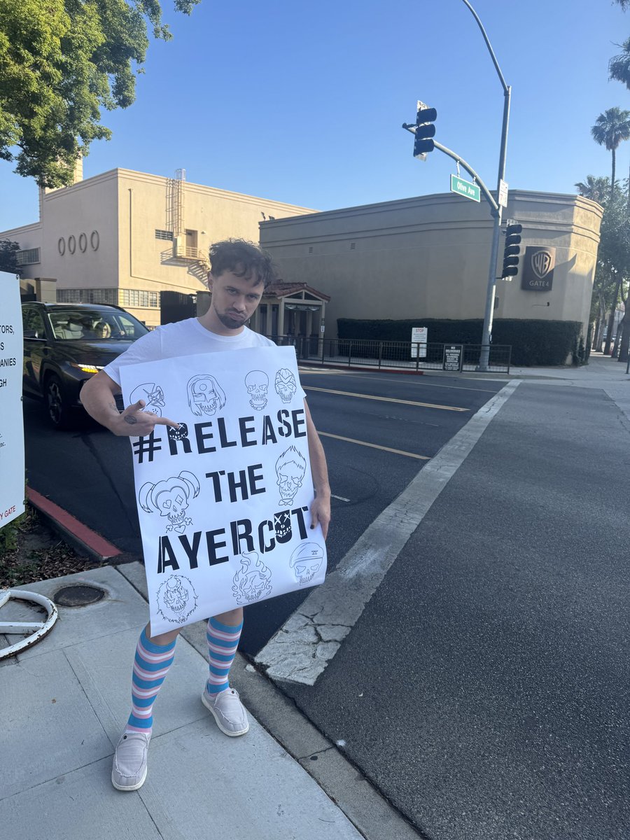 We don’t ever stop 😎

#ReleaseTheAyerCut