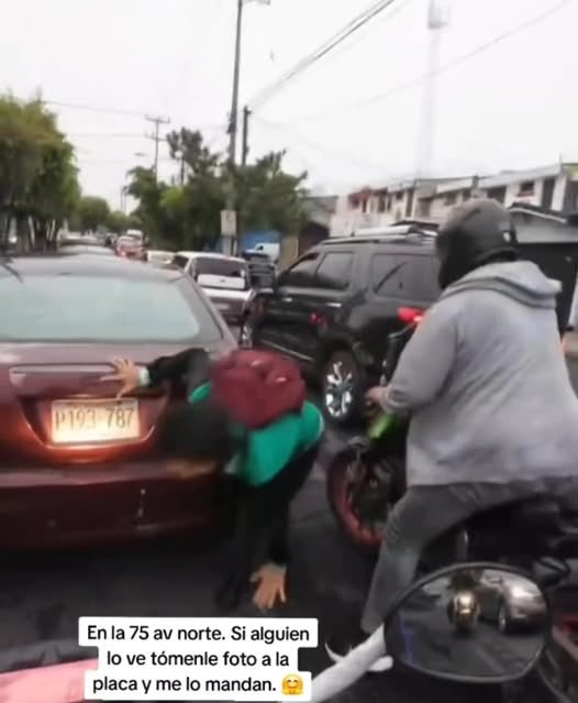 EsNix100's tweet photo. La imprudencia de algunos motociclistas cada de vez es peor y la falta de empatía no se diga…
Las reglas de tránsito nunca las respetan y la autoridades competentes no hacen nada…

@VMTElSalvador @PNCSV @nayibbukele https://t.co/fB01eUOx2K