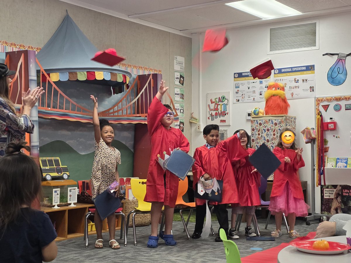Our little kinders are growing up too fast.......already ready for 1st grade!  The kids were so excited for their kinder promotion celebration and it was amazing for the proud parents to support them!  Thank you to Mrs. Cicogna for preparing the ceremony, the kids loved it!