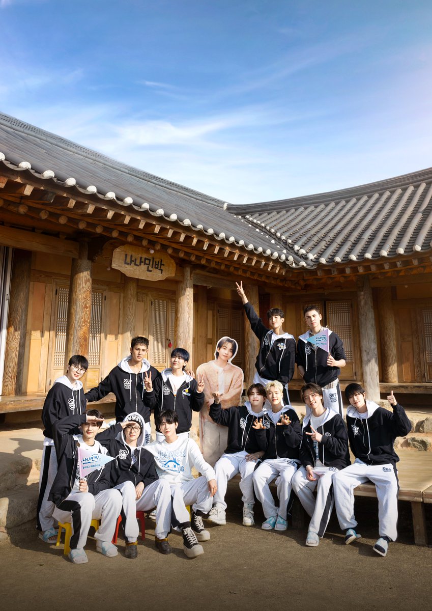 pledis_17's tweet photo. NANA bnb with SEVENTEEN 2025 KIT 예약 판매가 시작되었습니다.
캐럿 여러분의 많은 관심 부탁드립니다.

▶️ https://t.co/LpClSIu41o

✔️PRE-ORDER : 25.06.05 11:00ㅣThuㅣKST
✔️RELEASE : 25.06.20ㅣFriㅣKST

#SEVENTEEN #세븐틴
#나나민박 #NANA_bnb
#NANA_bnb_2025KIT https://t.co/ztS8Ifuxe3