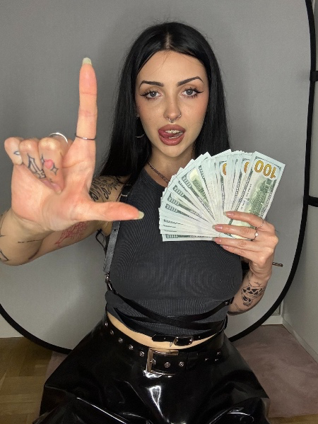 Time to be a good piggy! Check my wishlist, and spoil your Goddess.  throne.com/mistressglamor…