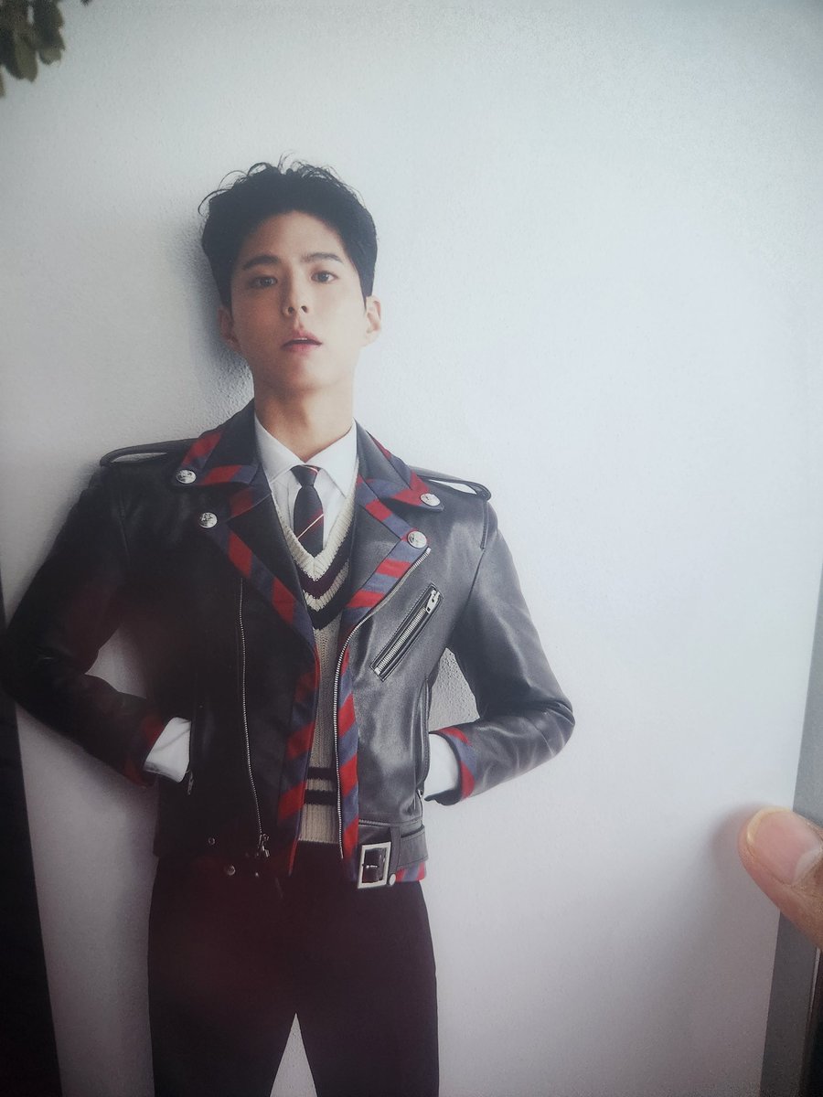 idazuriada's tweet photo. Wohooo selamat terima. Terima kasih @adeecika  siap bg free gift 🫰 
@BOGUMMY  awak hensem dlm majalah ni. 🥰
#bogum #bogummy #lovebogummy #parkbogum https://t.co/bNVlnbrS9Y
