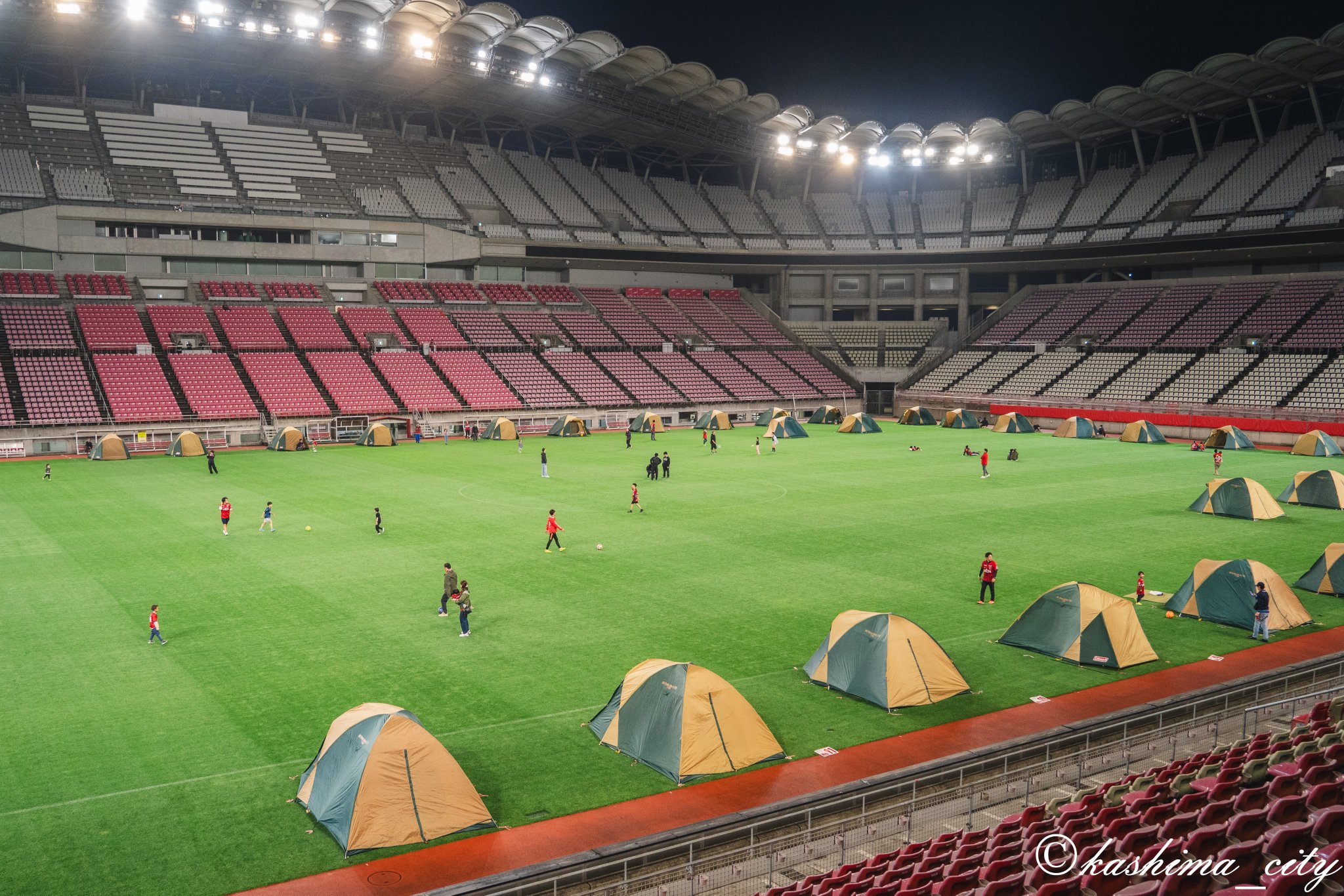 カシマサッカースタジアム 鹿島アントラーズ　パネル 映像の「美しさ」が採用の決め手！鹿島アントラーズ・エフ・シー