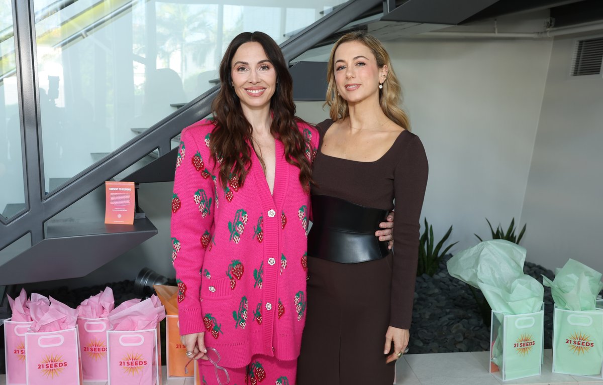 TheWrap's tweet photo. The glam! The fits! The funny! @WhitneyCummings  + @iliza at #TheWrap’s Women of Comedy ❤️💥

📸John Salangsang/@Shutterstock https://t.co/SIYVqGyvfp