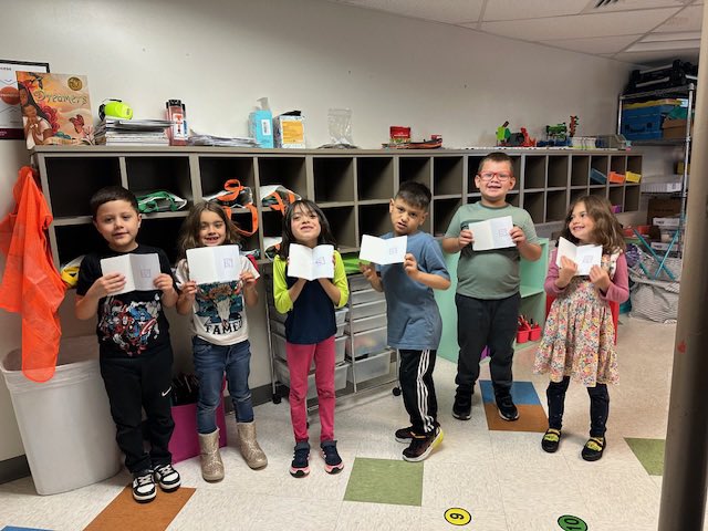 LongmontEstates's tweet image. In STEM, students built an airplane and “traveled” to South America, exploring destinations with VR goggles and collecting passport stamps along the way. @SVVSummerLaunch @JackieKapushion @BuchlerStVrain