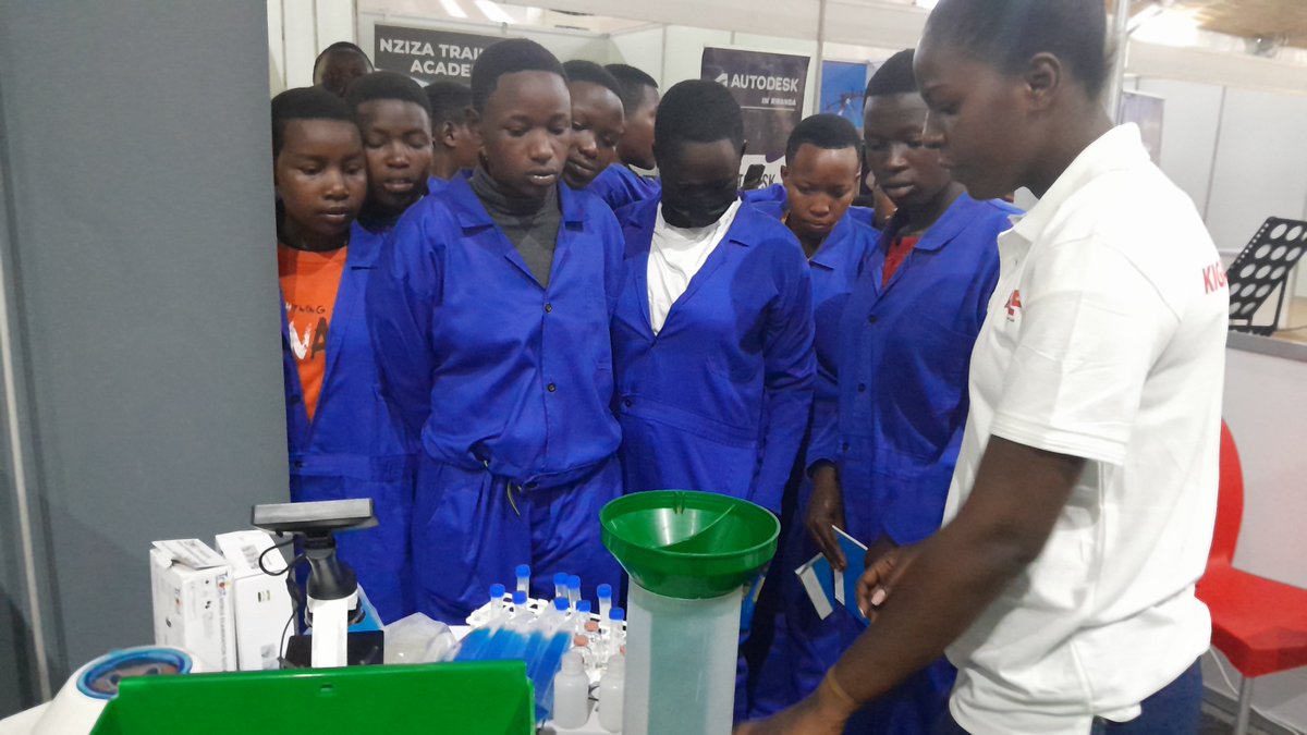 KigaliRabbit's tweet photo. Together we can build the future for our generation #NanjyendiTVET @NdorimanaC  @solangeuwituze @RTB_Rwanda @Rwanda_Edu as #RabbitBreedingCenter we can contribute for agriculture transformation https://t.co/tlbjzPt996