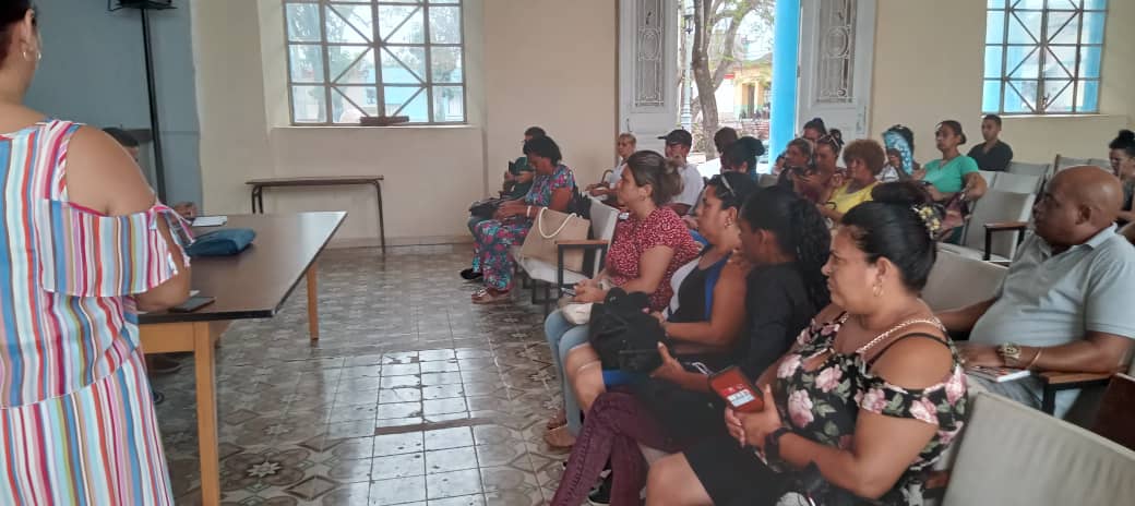 GMayabeque39033's tweet photo. 🇨🇺 | Mayabeque 
Con la presencia del Secretario del Comité Municipal del Partido de #Bejucal y la Vicegobernadora de la provincia inicia el Control Funcional al territorio acompañado de coordinadores de Programa y Objetivos, directivos y funcionarios.
#JuntosPorMayabeque https://t.co/jrfYFrLFl9