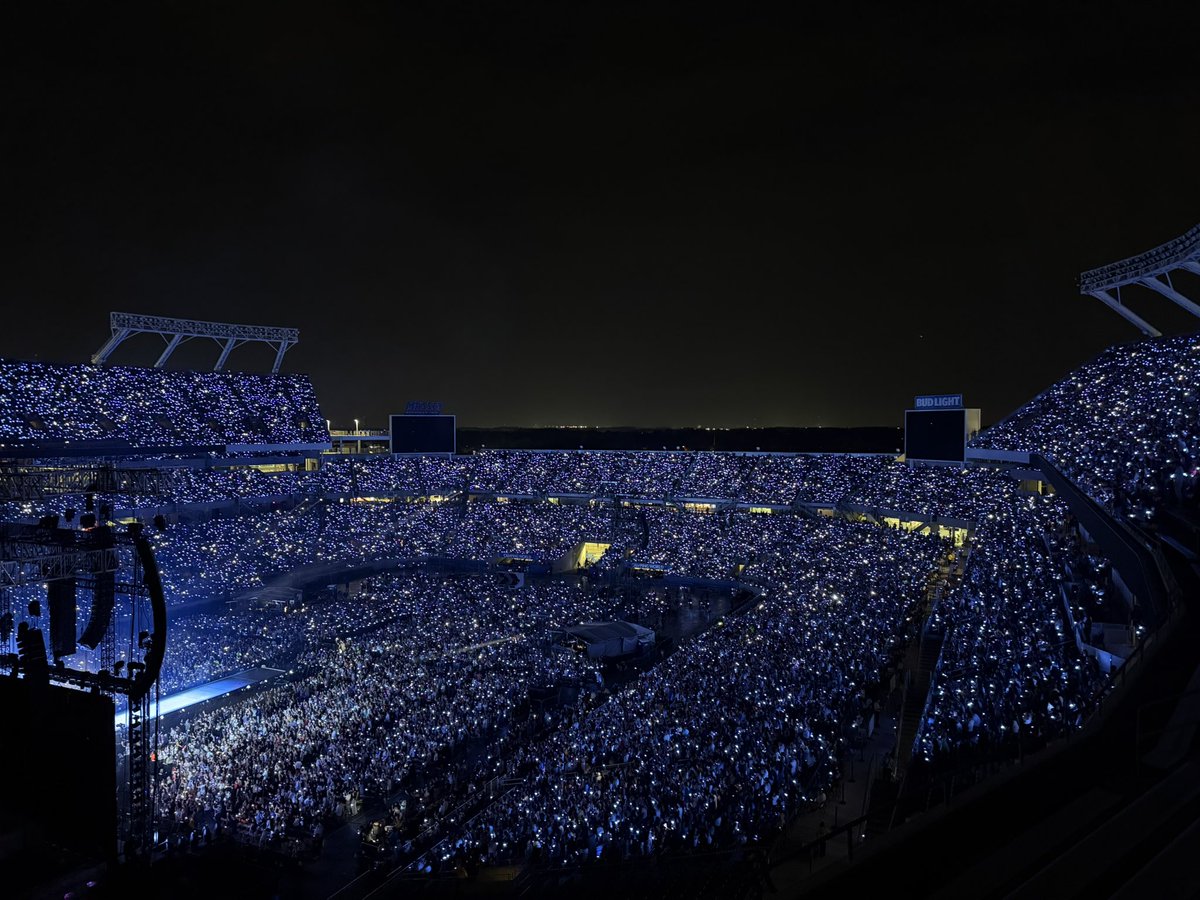 we see you Orlando 💙 <a href="/shakira/">Shakira</a>