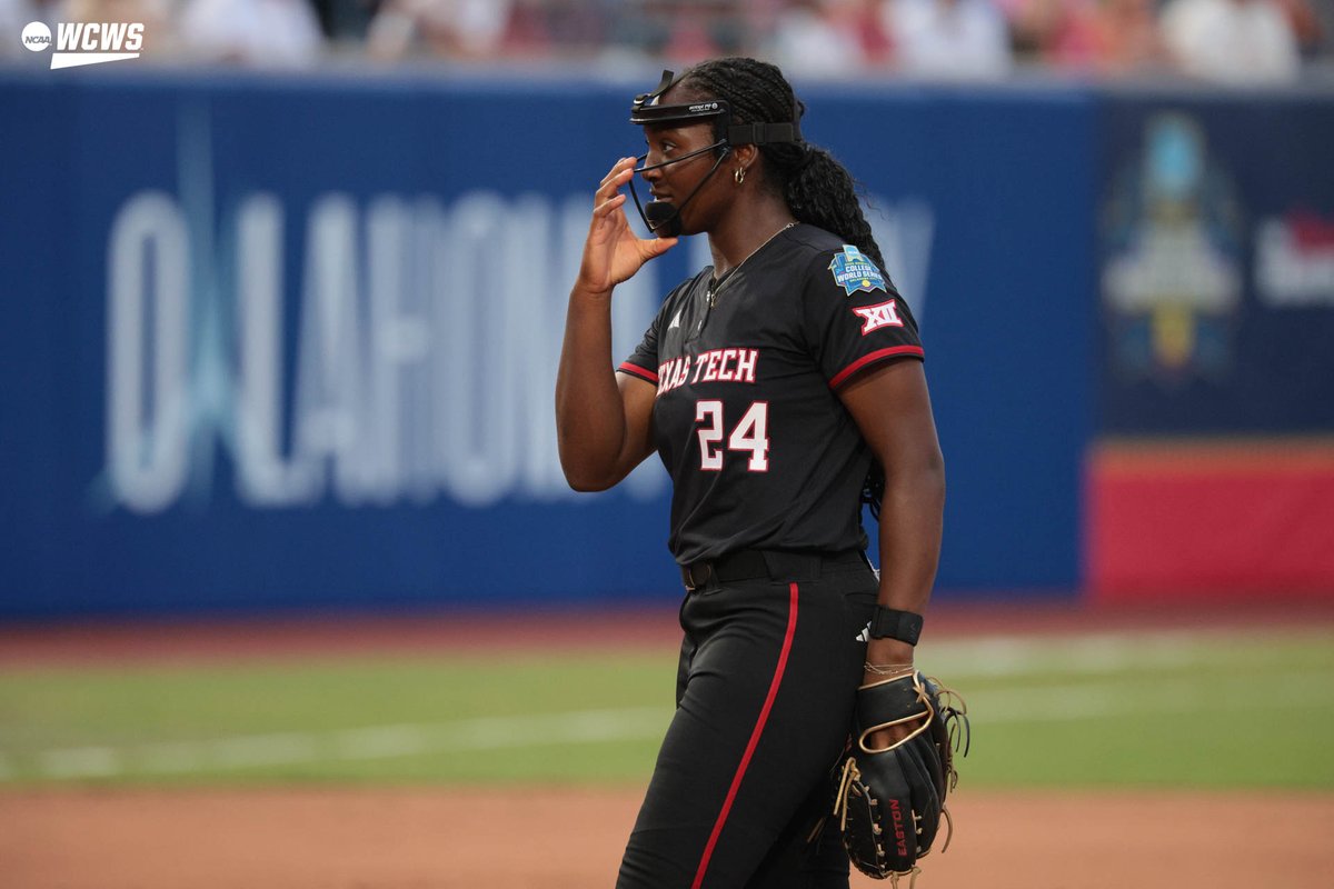 NCAASoftball's tweet photo. Snaps of the action 📸

#WCWS x @TexasTechSB @TexasSoftball https://t.co/QvaOonxshV