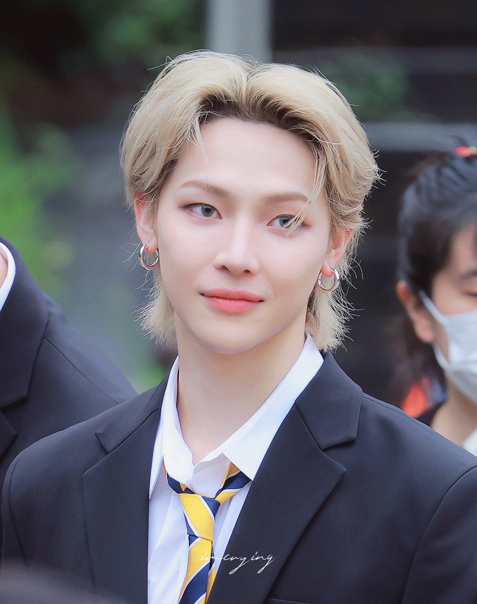 머리색만 바꼈다고 바로 양키력 올라오는거 
아 진짜 ㅈㄴ 좋음….. 아 진짜 어떡해….