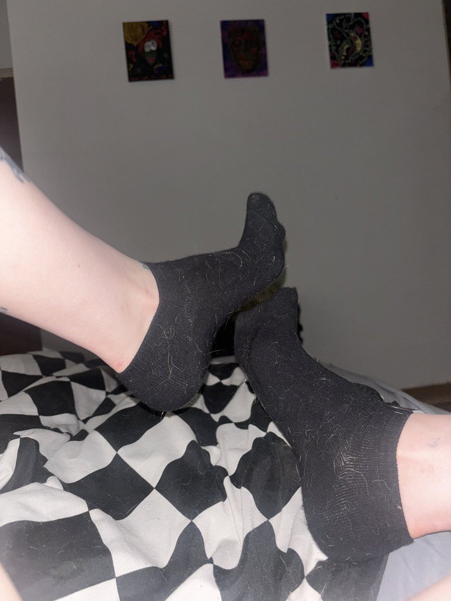 which one of you losers wants to buy my dirty socks?