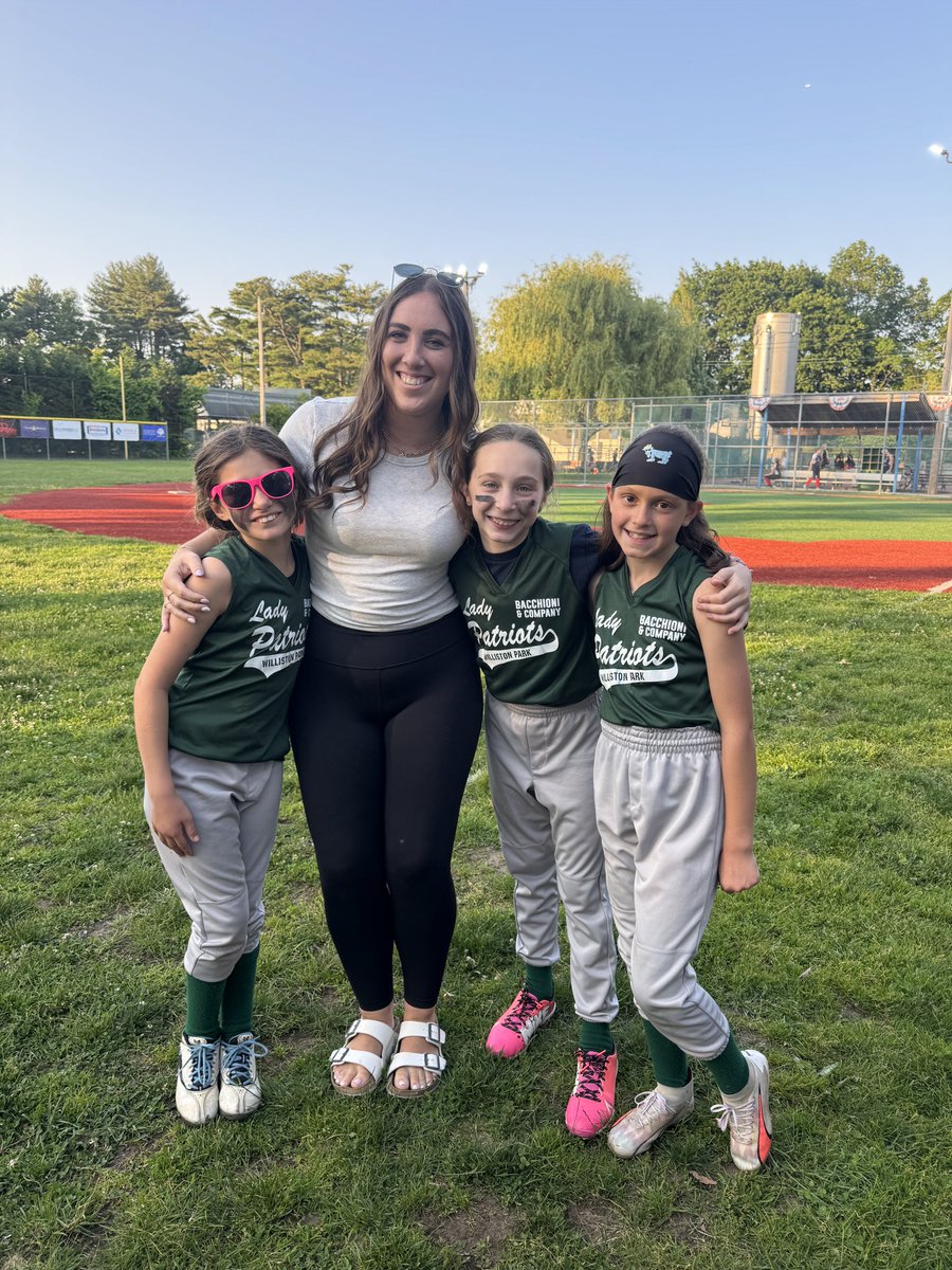 Emma Blennau tweet media