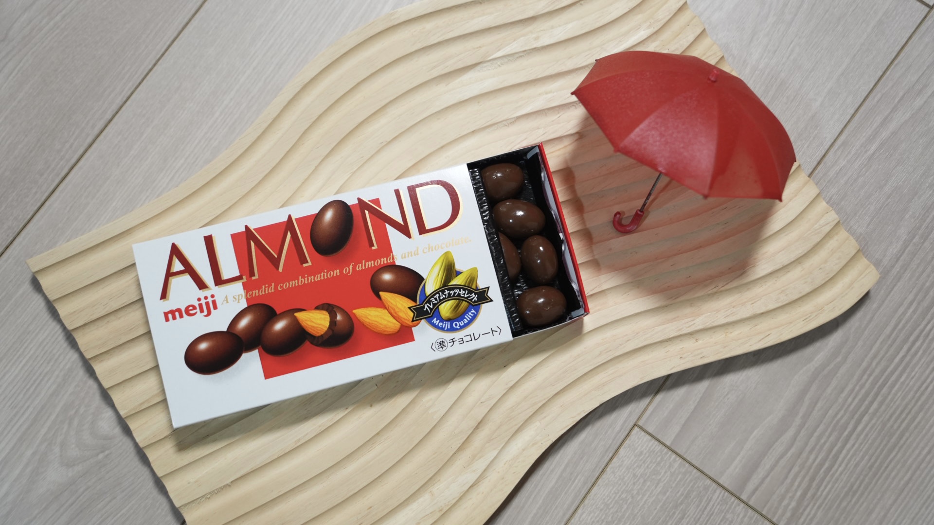Amazon | 明治 アーモンドチョコ大箱 173g | 明治(菓子) | 板
