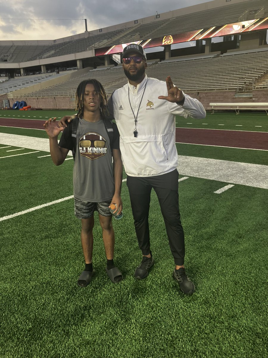D_SampsonJr's tweet image. I had a great time at the @TXSTATEFOOTBALL camp, i greatly benefited from the db drills they had me doing. @Coach_Stuck @CoachDexG4WYW @CoachHolton_ @SHSCoachForeman @Alijawon2 @streetziam