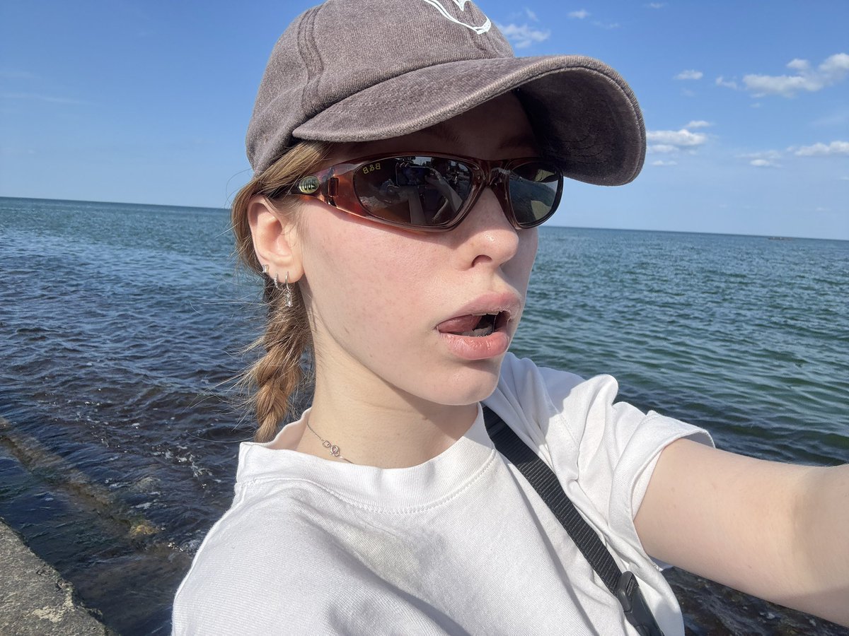 Today my bf and I went on bikes to the sea... just touching the grass.