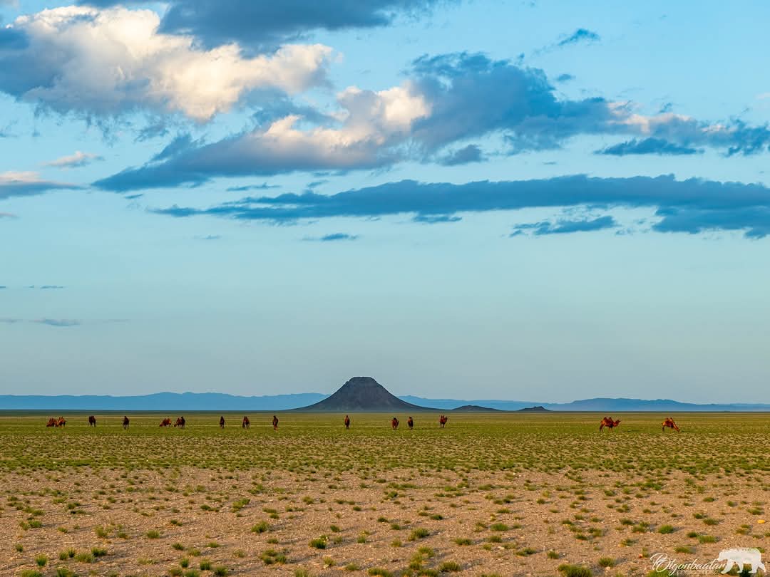 Хатан суудал хайрхан.
Баянхонгор аймгийн Баянлиг сумын нутаг.