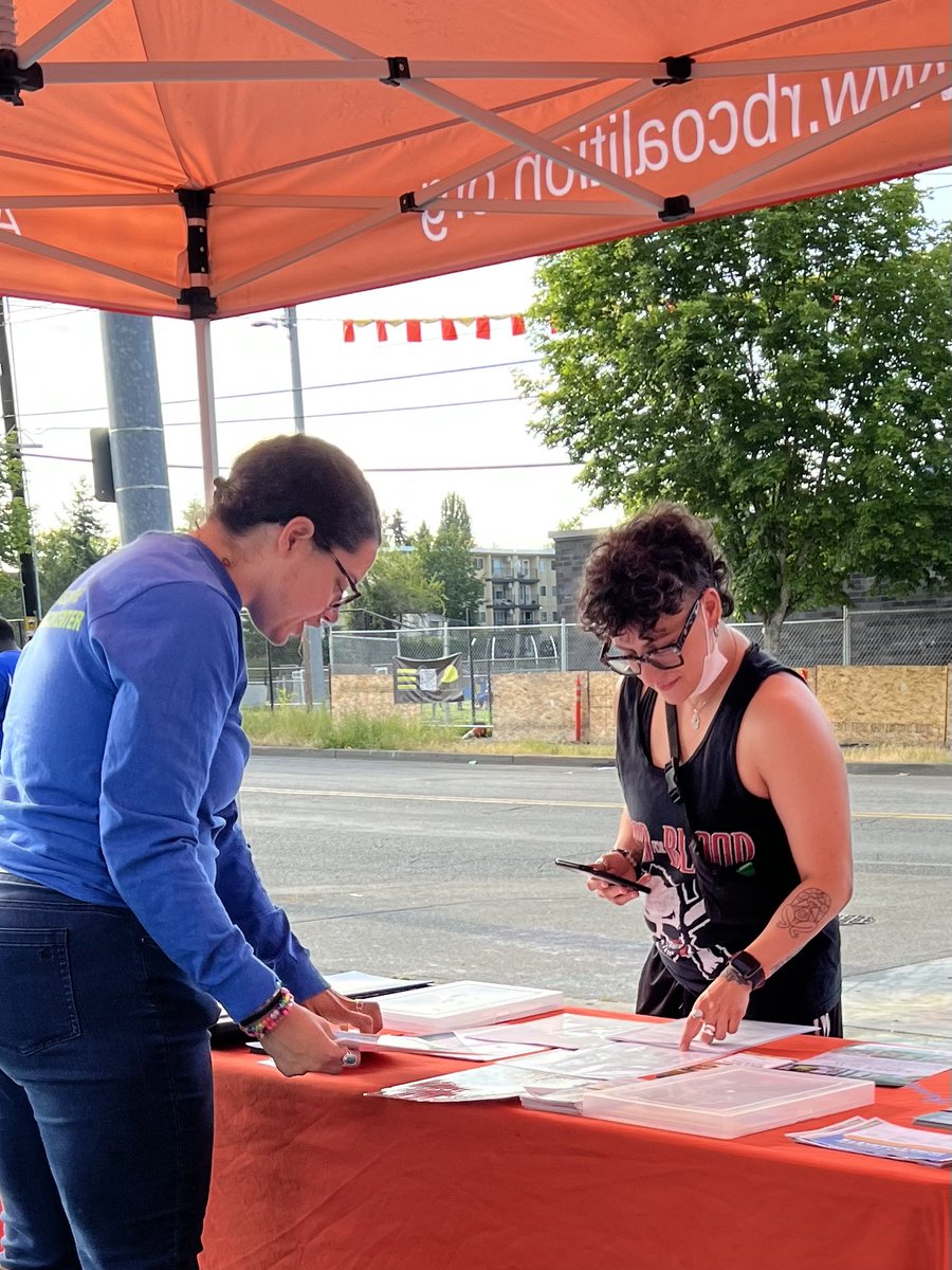 FN_Jana's tweet photo. Abdiaziz and Carmen are working hard at the information table! Here they are serving the community by providing resources to community members. @rainierbeach #rbac #rainierbeachhighschool #lakewashington https://t.co/fVt23f7gDN