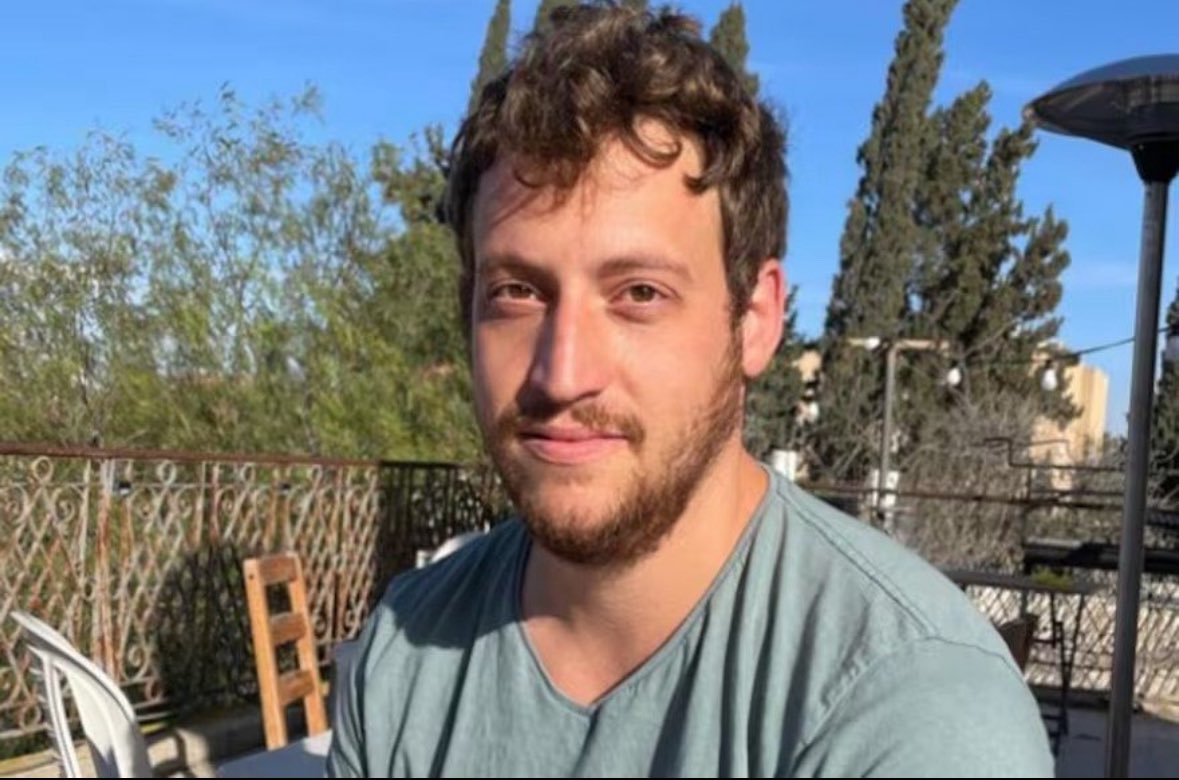 Confirman que el soldado fallecido, Alon Farkas era de origen argentino

(AgenciaAJN) La Embajada de Israel en Argentina lamentó el fallecimiento del soldado argentino-israelí Alon Farkas (Z”L), quien perdió la vida en combate en Gaza mientras servía como reservista en la unidad