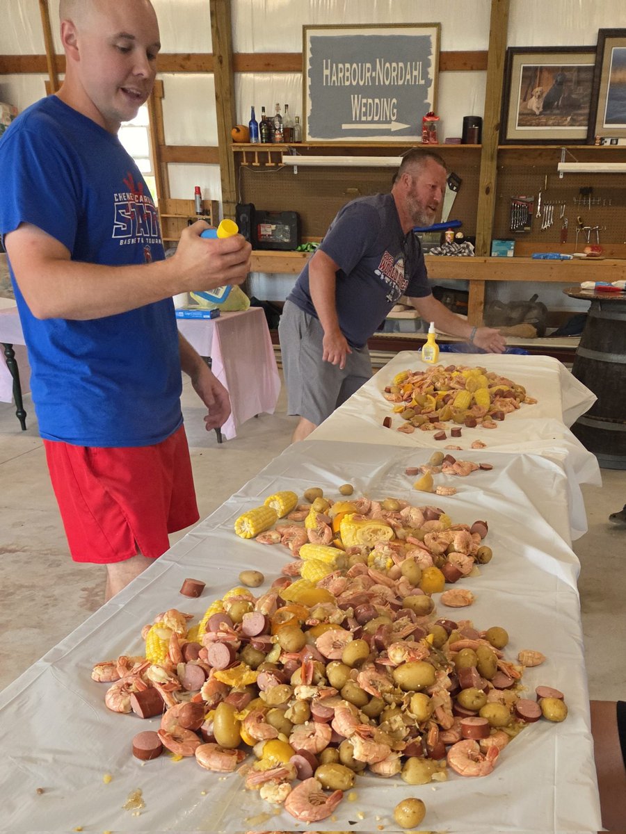 CheneyBball's tweet image. 1st ever Team Camp Seafood Boil 
Food and fellowship was Great 
Thanks Coach Harbour for making this happen.