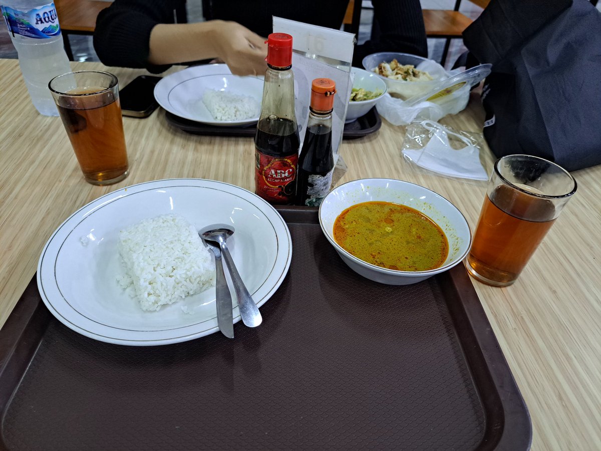 Perjalanan bulan Maret 2025.
Agramas Sleeper Premiere
Rank: B(agus)
Harga: 440k (promo dari 470k)
Konfigurasi duduk: Captain seat 2-1 double leg rest.
Ulasan lengkap dapat dibaca di:
intip.in/NotulensiGrego…