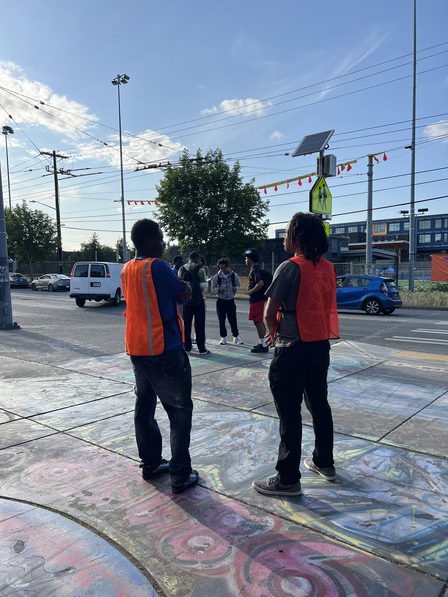 FN_Jana's tweet photo. Osama is providing the safety survey for members of the community at Rainier Beach High School. RBAC is at Mapes Creek from 4:30-7:30pm, come check us out and learn about our available resources, such as free produce and help with housing! @rainierbeach #rbac https://t.co/icD1niNjlU