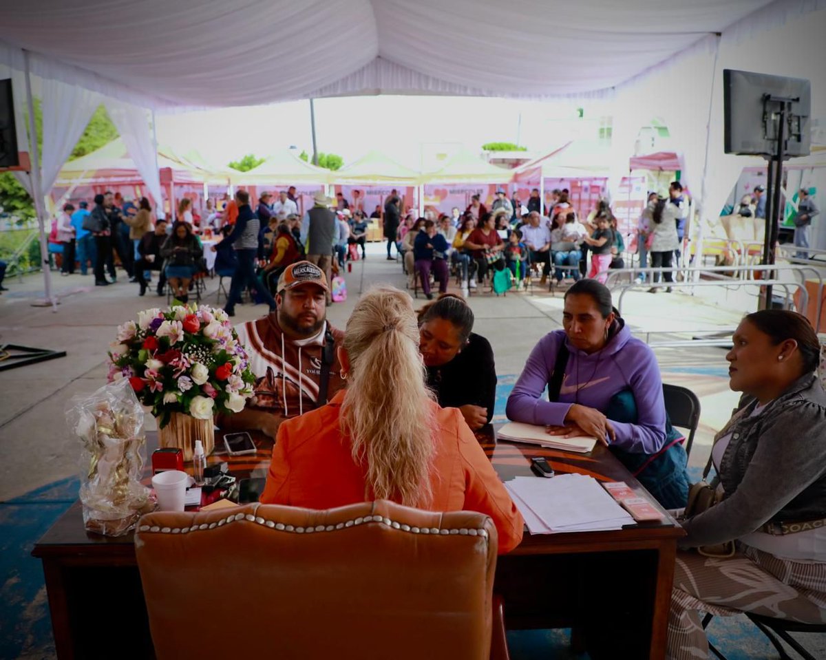 #Tepotzotlan  La Presidenta Municipal Ma. De los Angeles Zuppa Villegas “Gely” arrancó el #MiércolesCiudadano itinerante, un programa de atención personalizada a la ciudadanía, con el que además lleva a las comunidades jornadas integrales de servicios.
📷semanariomiespacio.com/.../tepotzotla…