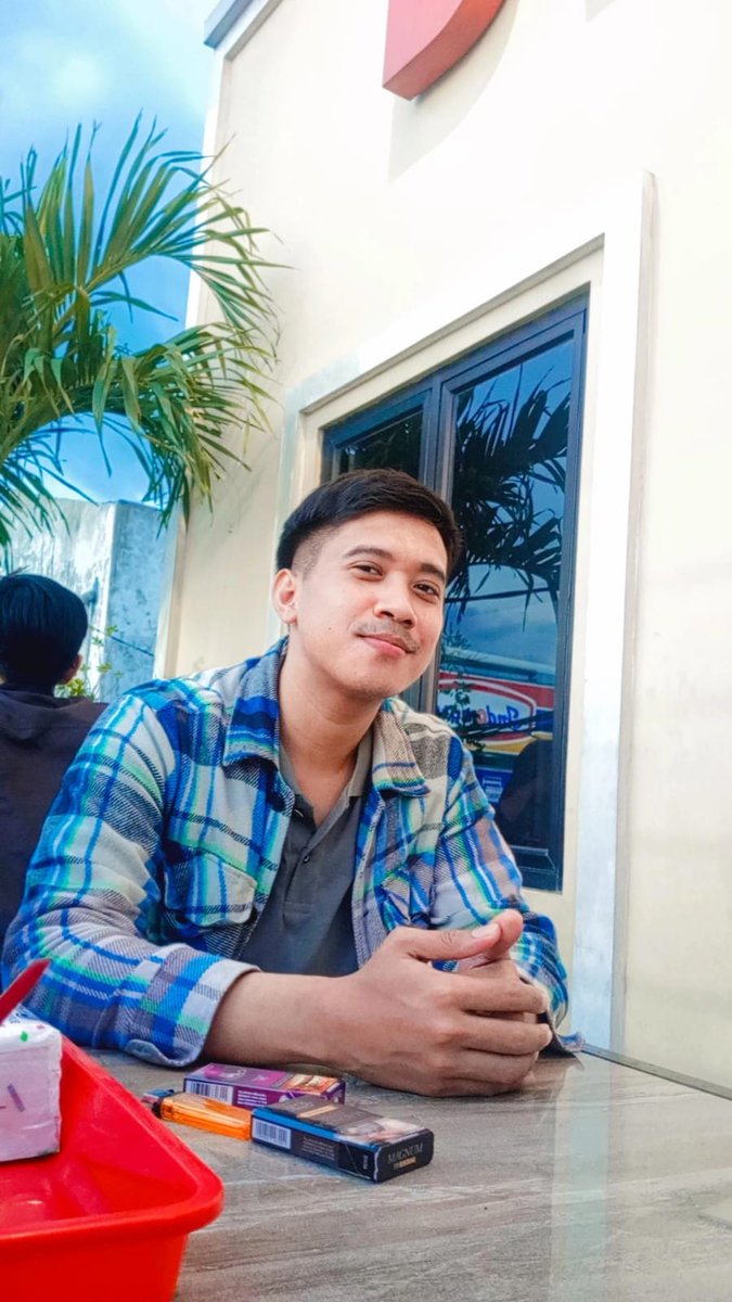 Rehanld's tweet photo. Kalo lewatt boleh lah kita kenalan ... https://t.co/Y1aMRa4lg3