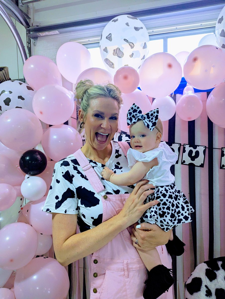 kk_stein's tweet photo. Holy Cow! Kameron is 1 (almost)🐄🩷

We celebrated a few days early down on the farm in Clinton. Thank you to all our family and friends for making the day so special and huge shout out to my parents for hosting 🫶🏼 https://t.co/EZx5xilgYJ