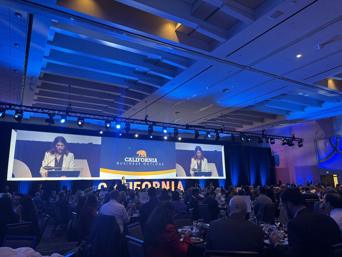 ccambises's tweet image. I know it’s a big change, but I do appreciate this event’s shift to a dinner over a breakfast.
I’m also glad that the basket of fruit and veg is still on the tables! @CalChamber
#CABIZOUTLOOK2025 #UKinSacramento