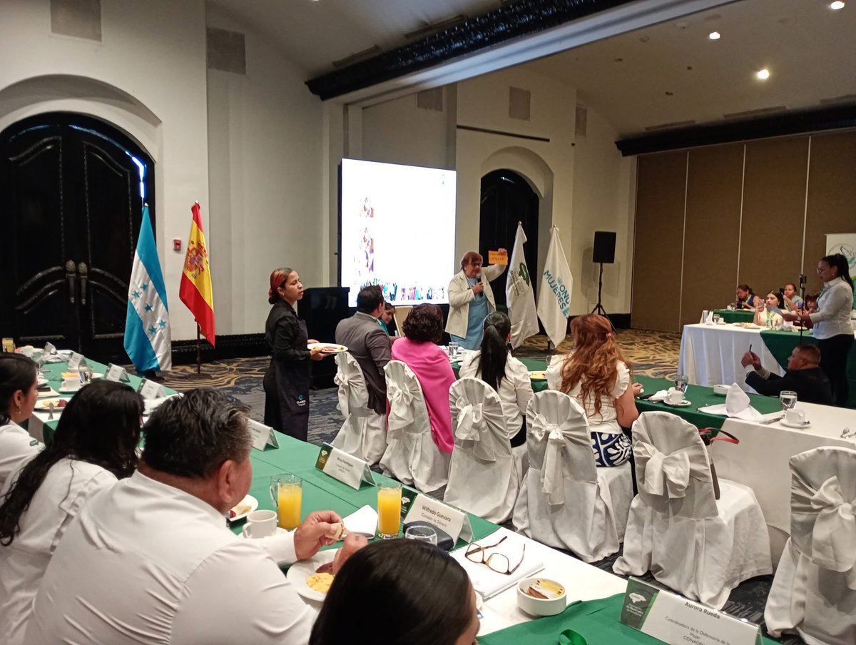 ForoMujeresPolíticasDeHonduras tweet media